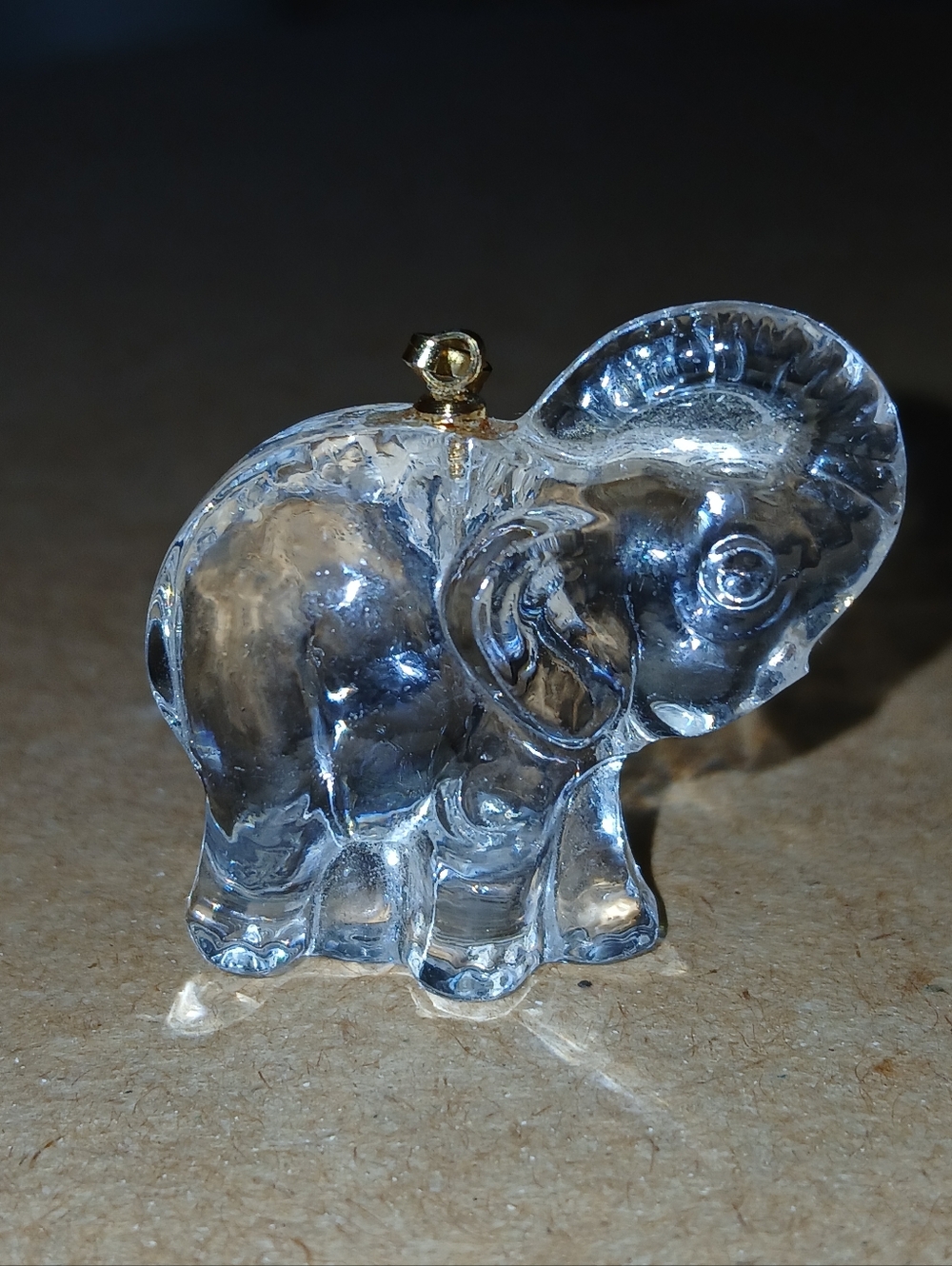 Gorgeous crystal carved‎ elephant necklace pendant clear